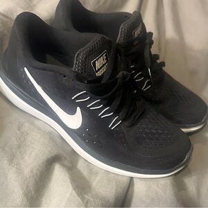 Nike Men's Black and White Athletic Shoes